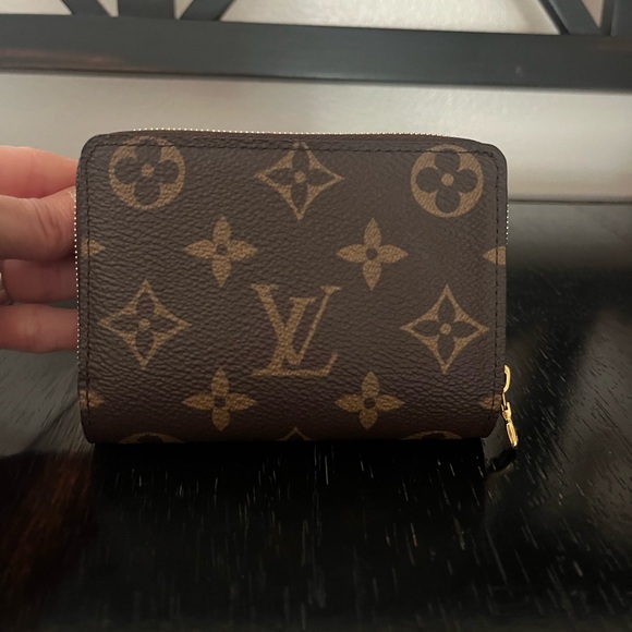 ❌❌ NOT AVAILABLE BNIB LOUIS VUITTON LOU WALLET - Picture 3 of 8